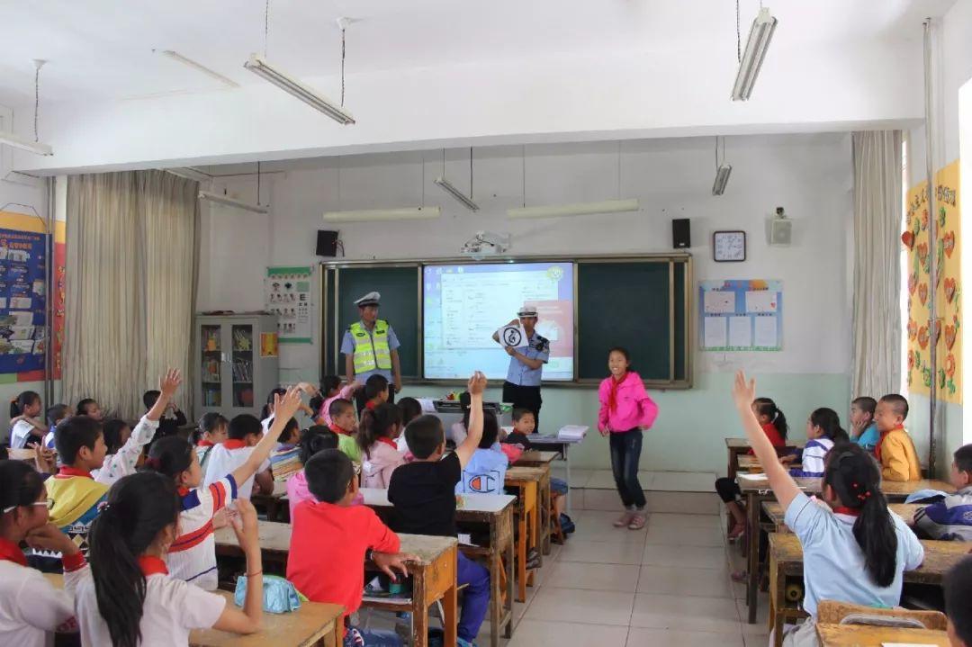 高闸镇交通状况持续改善，助推地方经济发展新闻报道